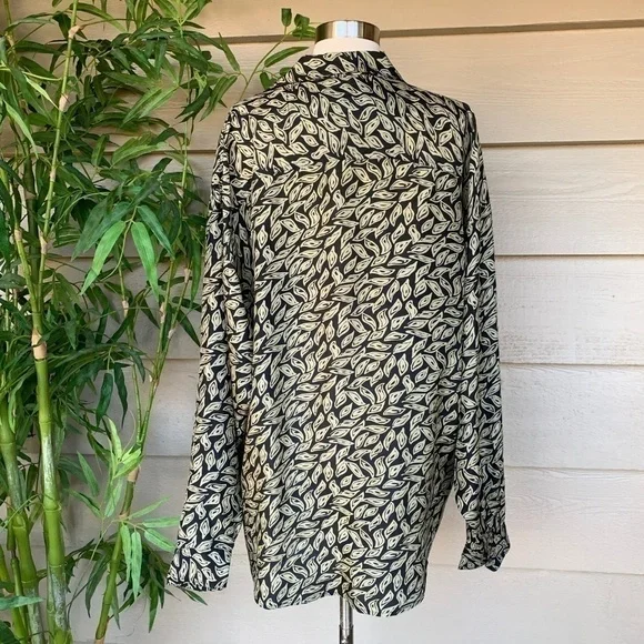 🎉U2 Italy Black w/ Leaf Pattern Silk Blouse🎉 - Picture 3 of 5